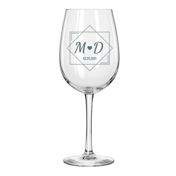 The durable 16 oz Reserve Wine Glass features a thin Finedge rim that won’t affect the taste of the wine but will guarantee it against chipping.